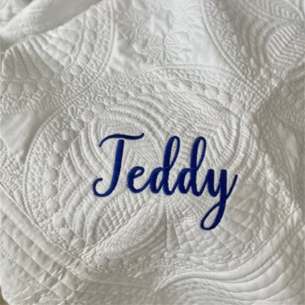 Embroidered Name Baby Nursery  - Baby Nursery Quilts recensie en prijs